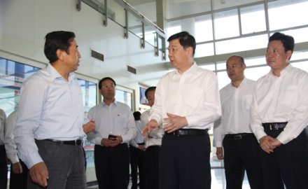 山東省委書記姜異康到中心示范基地調研并向中心全體員工致以節日問候